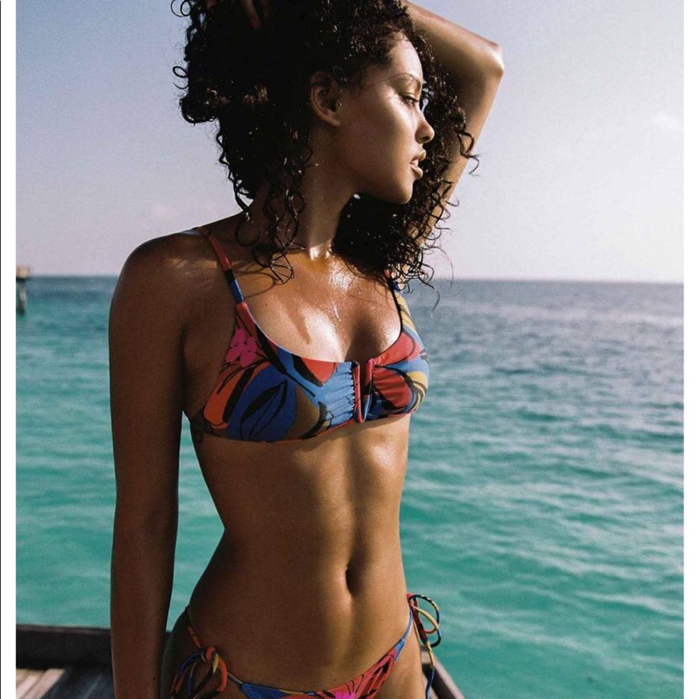 O’Neill Gala V-Wire Gala Bralette & High Leg Set